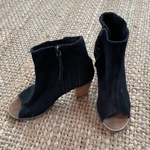 Toms Majorca Perforated Suede Peep Toe Block Heel Ankle Boots | Black 7.5 - Picture 1 of 5